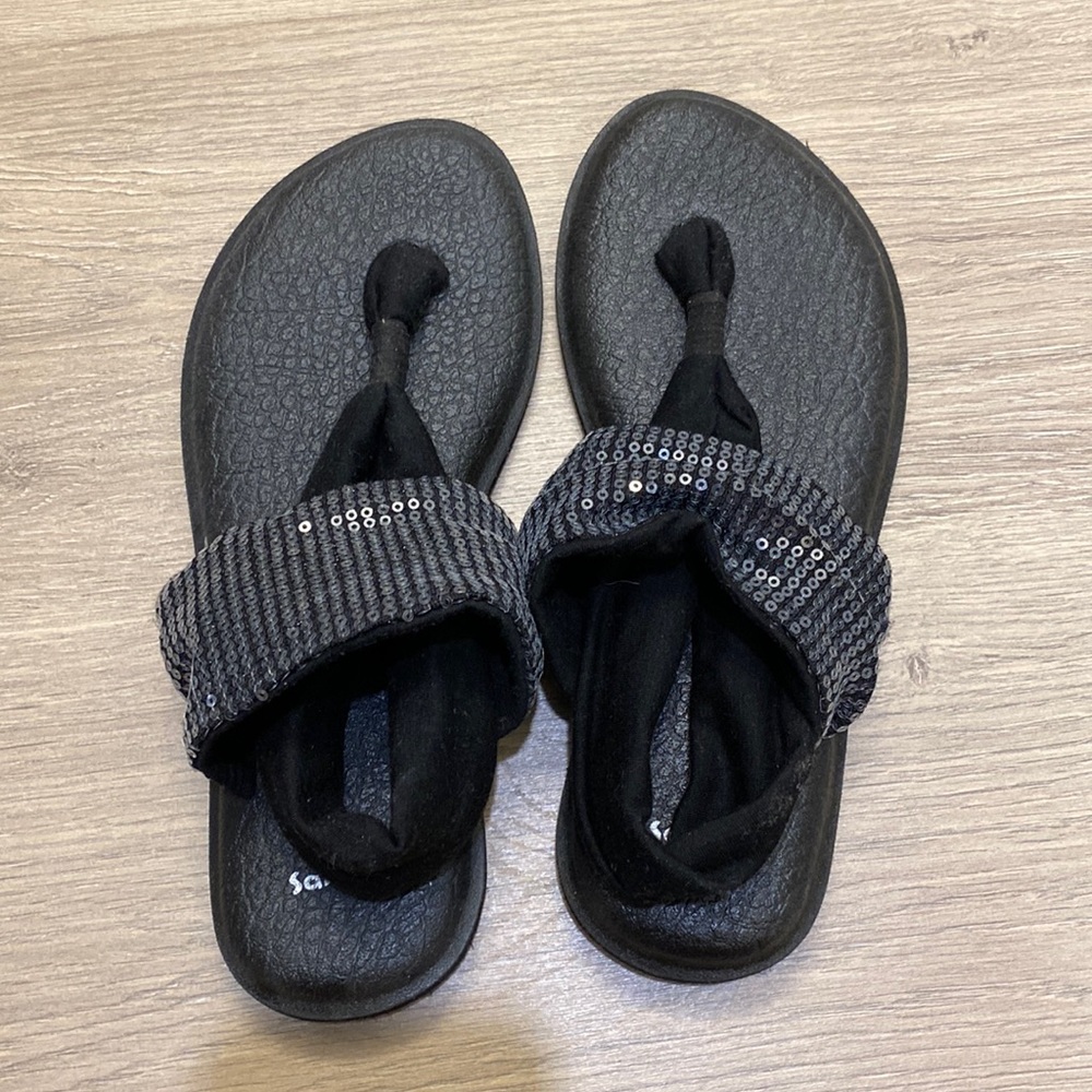 Sanuk sandals black sequin